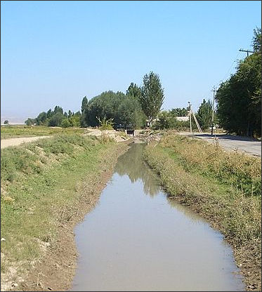 20120514-irrigation-Milyanfan-flow-gate Kyrgyz.jpg